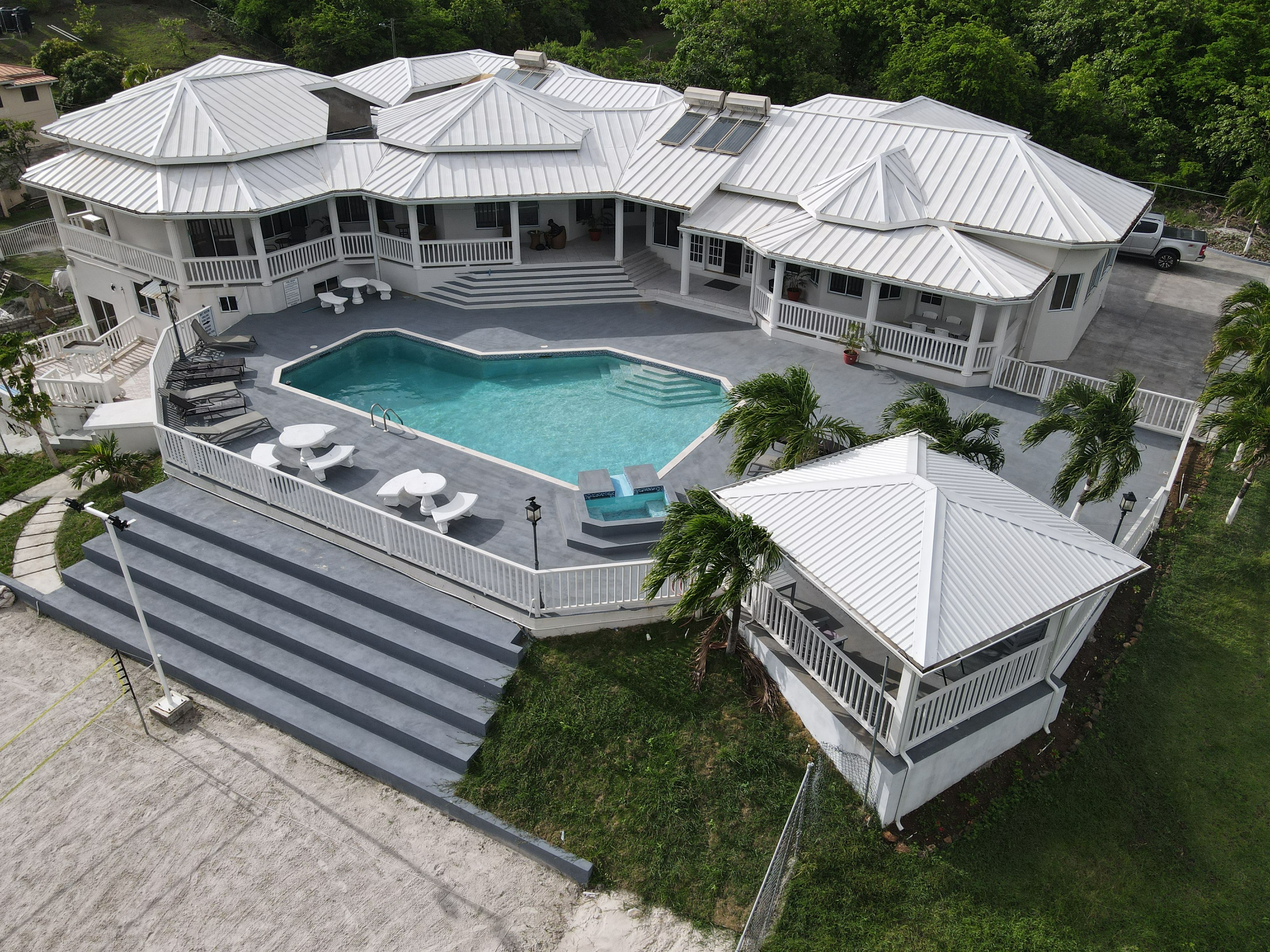Luxury 5BD Villa - Massive Pool & Outdoor Vibe Luxury 5BD Villa - Massive Pool & Outdoor Vibe