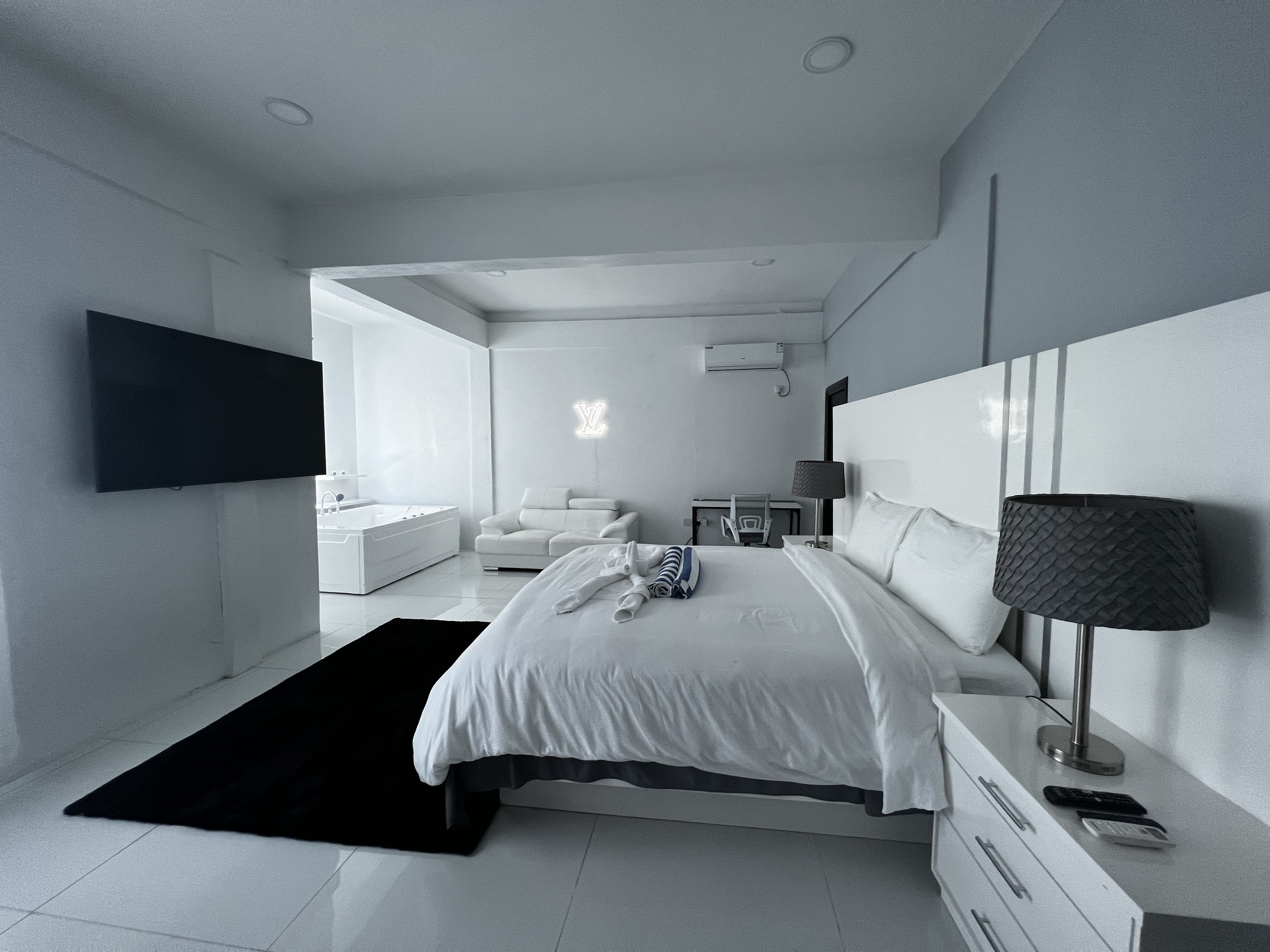 Book 6 Nights at one of our 5BD Villas, Get the 7th Night Free