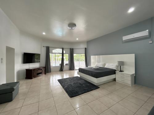 cap_master_bed_full_view