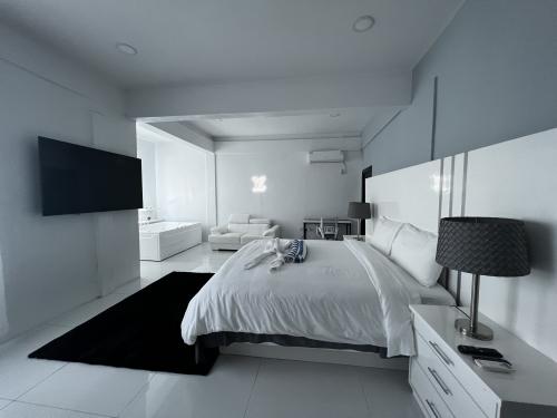 Book 6 Nights at one of our 5BD Villas, Get the 7th Night Free